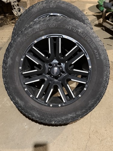 20x9 moto metal with tires